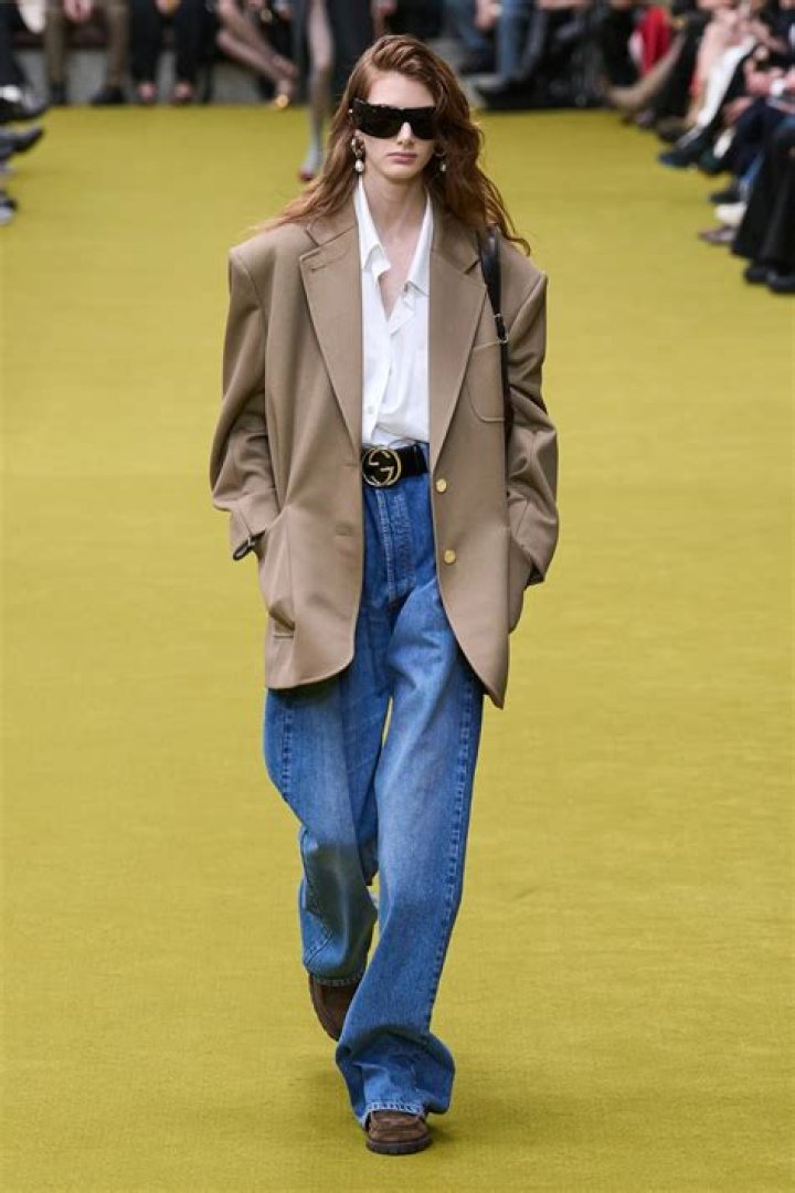 Casual Glamour: Infusing Everyday Fashion with the Juicy Couture Touch