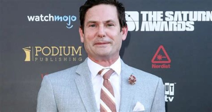 Henry Thomas Net Worth - Wealthy Genius