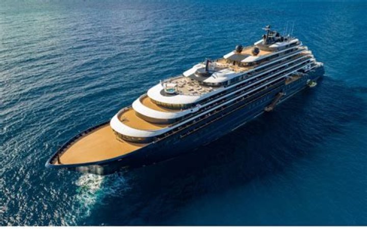 I went on a $4,800 ultra-luxury cruise. This is what makes that price worth it.
