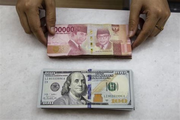 Kurs Rupiah Hari Ini 8 Januari 2024 di Bank Mandiri hingga BRI