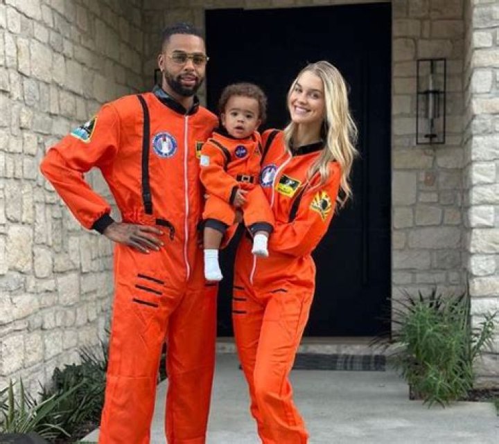 Meet D’Angelo Russell’s Family || Beautiful Wife, Son, Parents, Siblings