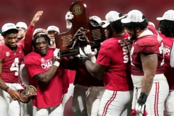 What does Crimson Tide mean in Alabama football?