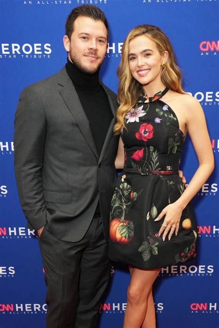 Zoey Deutch Boyfriend in 2023: Who is the Actress Dating?